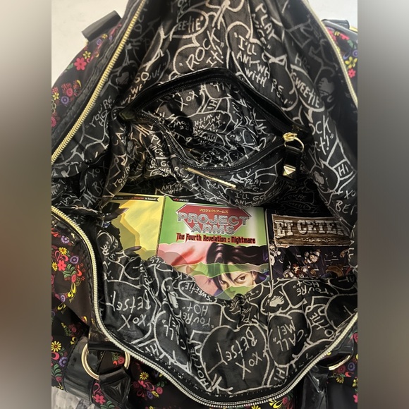 Extreamly Rare HTF Betsey Johnson Black and colorful floral skull studded duffle - Picture 10 of 14
